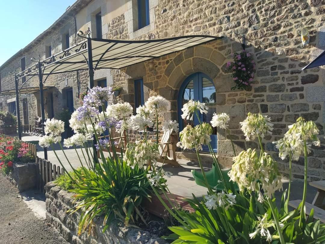 Le Douetaux Chambres D'Hotes La Baussaine Экстерьер фото